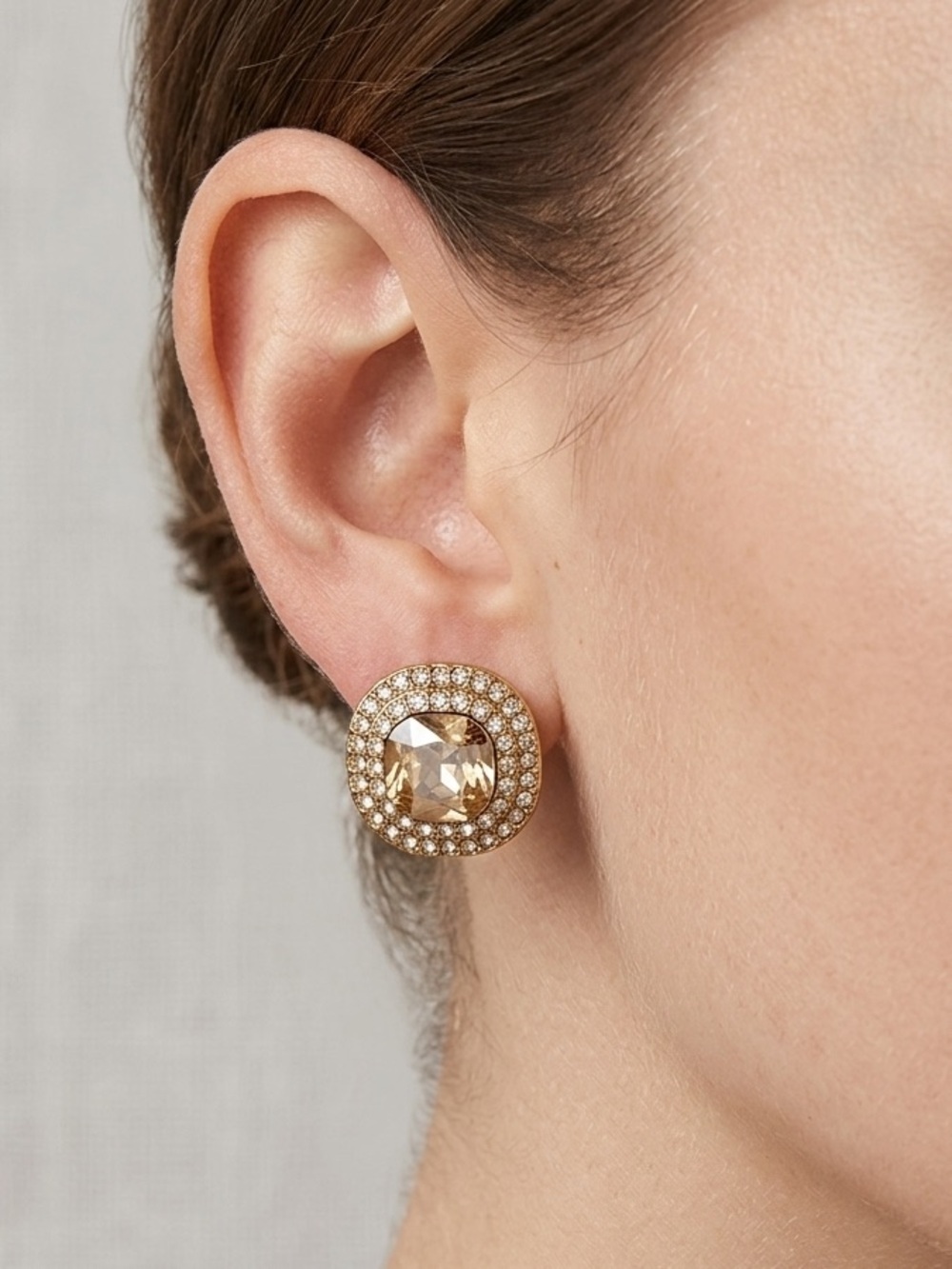 Vintage Champagne Crystal Halo Earrings | Gold Tone Rhinestone Studs